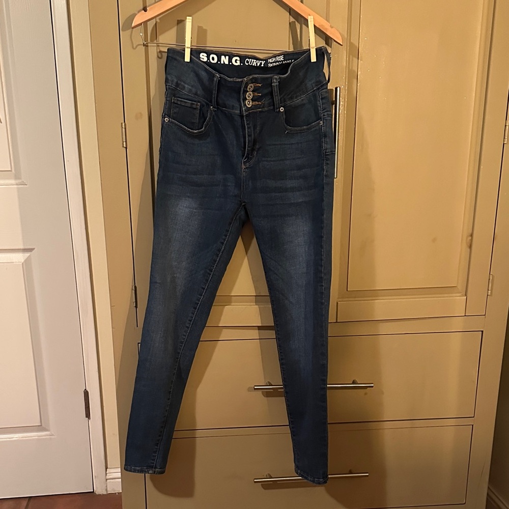 S.O.N.G Curvy Blue Jeans